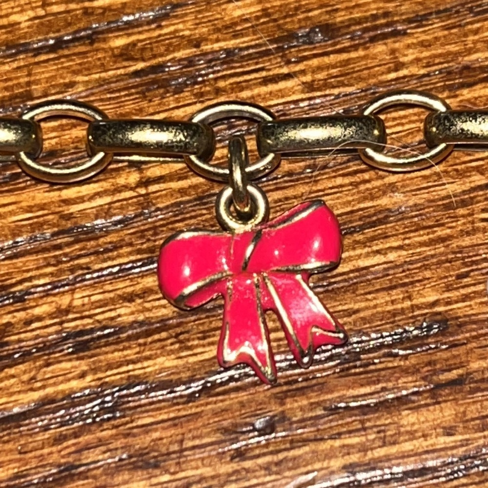 Beautiful gold charmed juicy couture girl bracelet - Picture 4 of 10